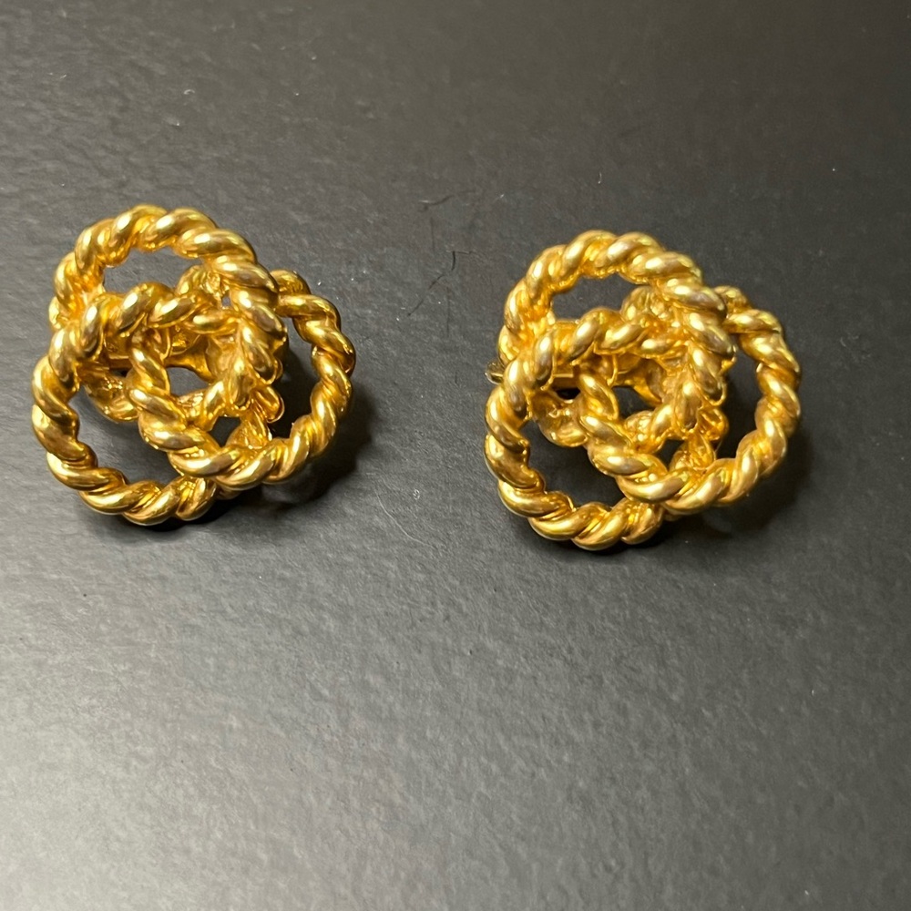 113 Sarah Coventry Gold Twisted Rope Knot Clip Earrings